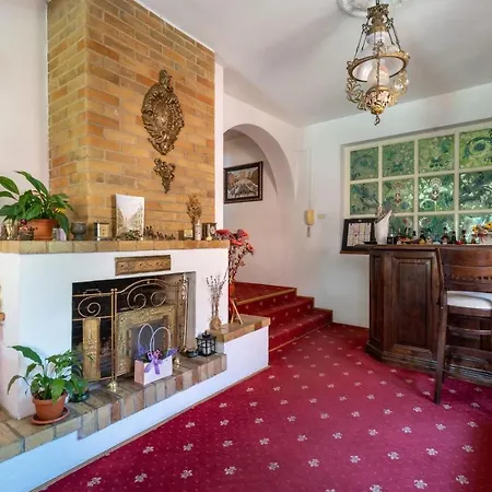 Villa-hotel Escala 4* Kluž