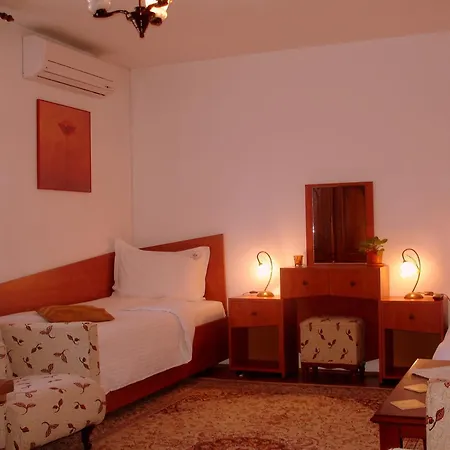 Hotel Villa-hotel Escala 4*