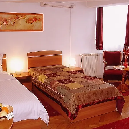 Villa-hotel Escala فندق