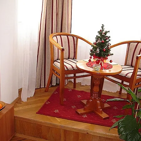 Villa-hotel Escala 4* Kluž