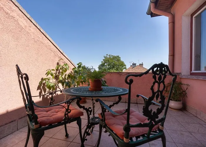 Villa-hotel Escala 4*